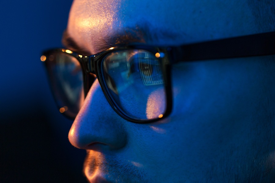 person working on computer being exposed to blue light